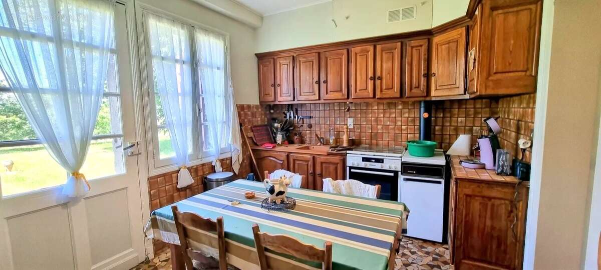 PROPRIETE AUTHENTIQUE   composée d' une maison familiale  et  de dépendances sur 10 HA . * - photo 11