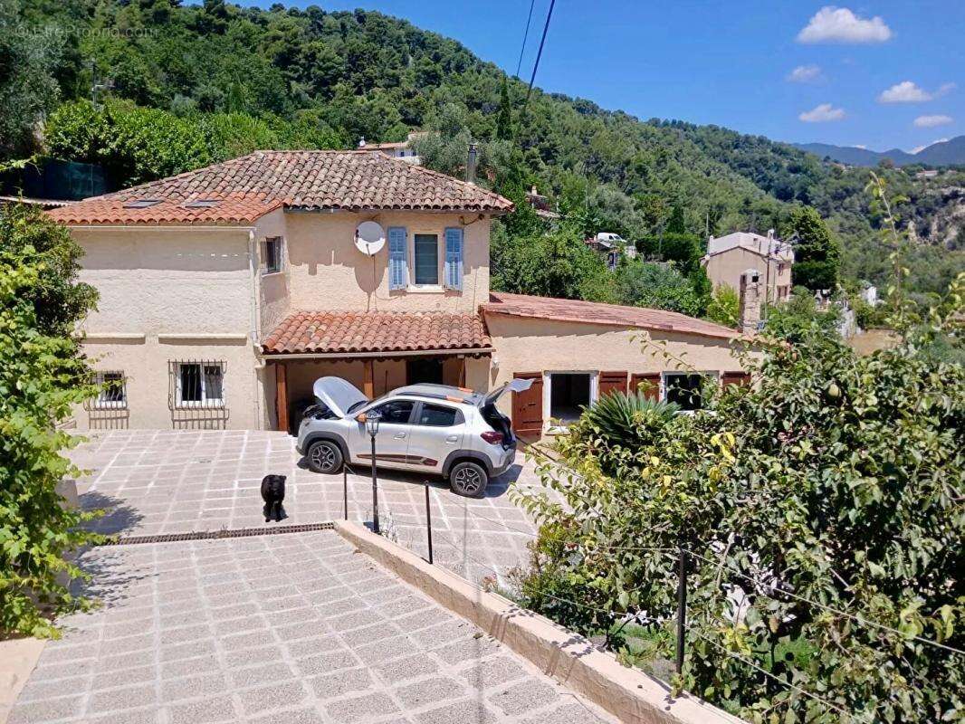 Appartement à TOURRETTE-LEVENS