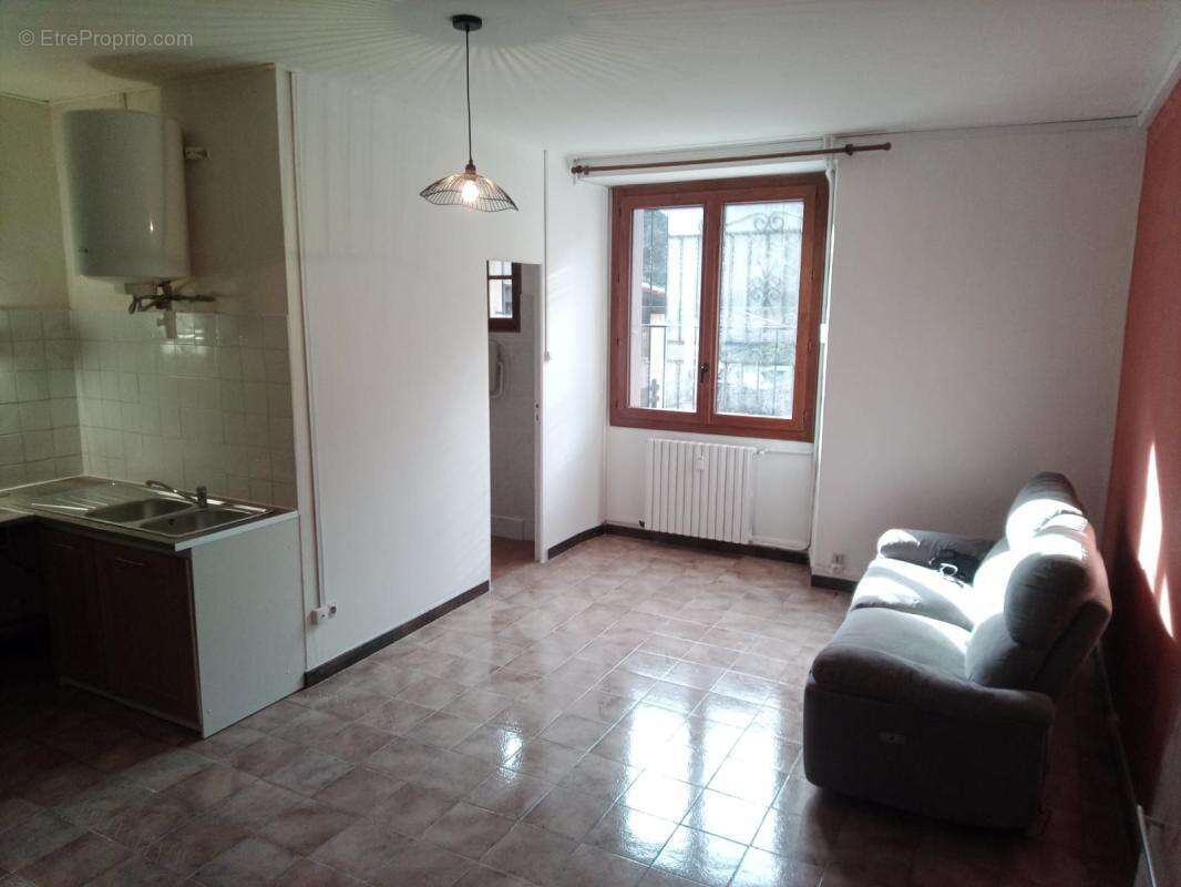 Appartement à ROBIAC-ROCHESSADOULE