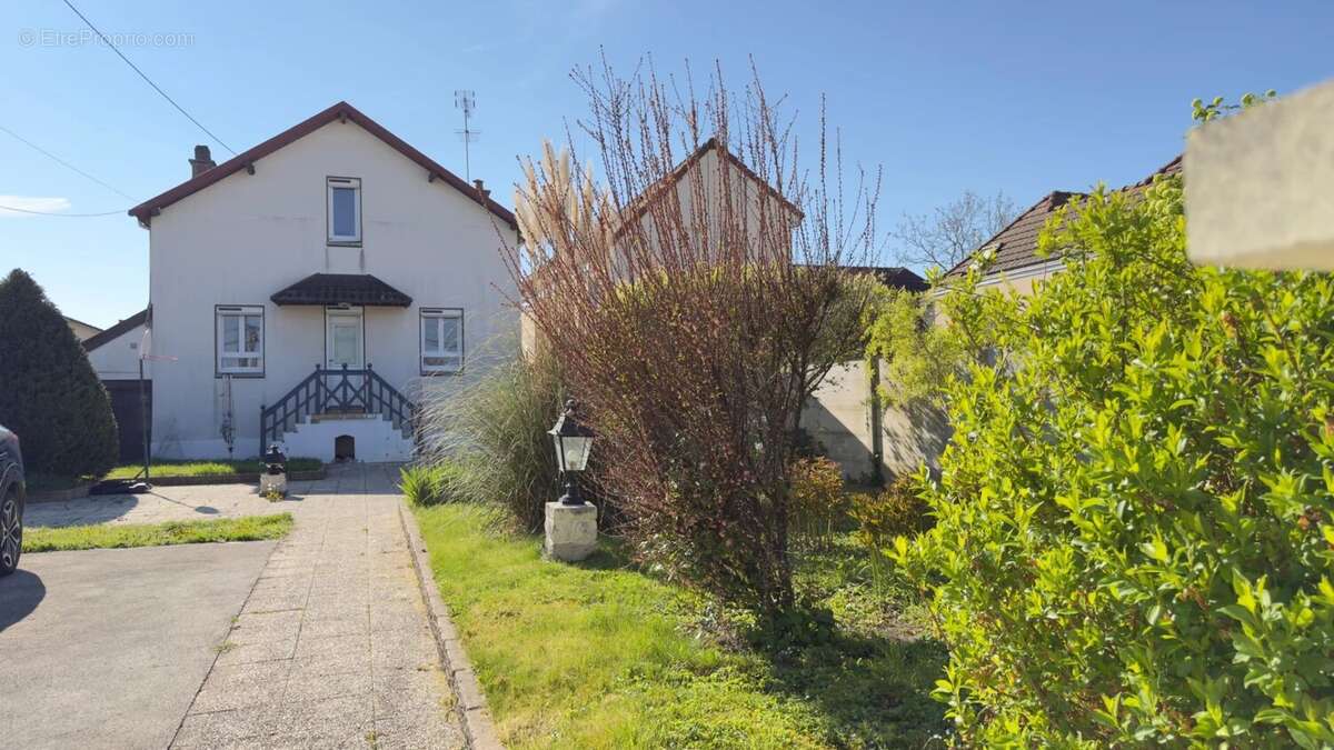 Maison à SAINT-PARRES-AUX-TERTRES