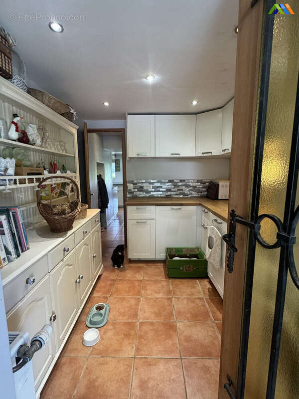 Maison 235 m² à Sauveterre-De-Bearn  - photo 8