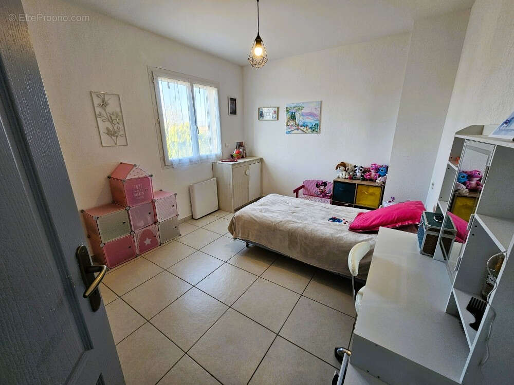 Maison à SAINT-LAURENT-DE-LA-SALANQUE