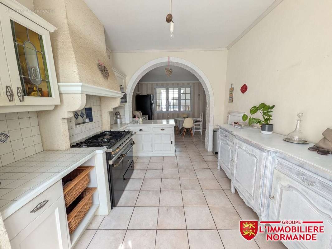 Maison familliale 6 chambres 173m² avec jardin et dépendance. - photo 4