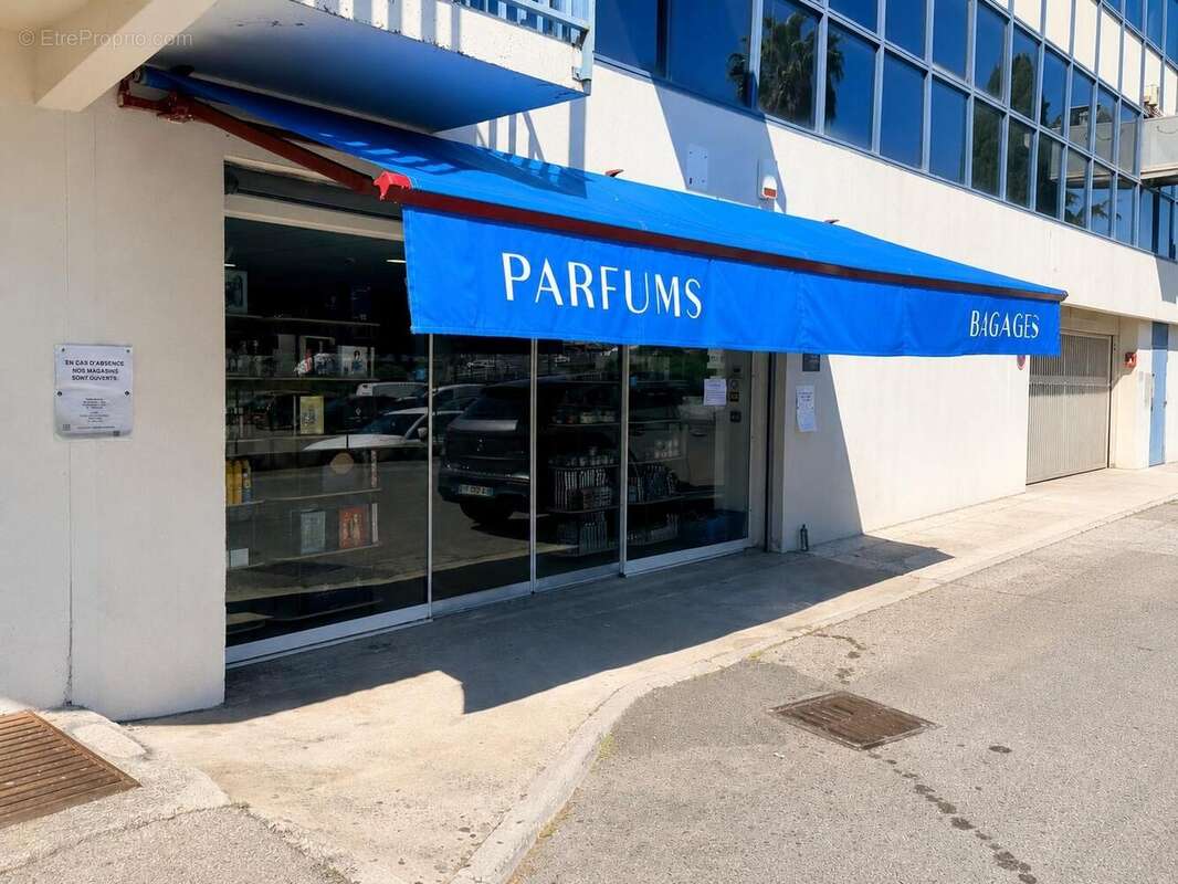   - Autre à ANTIBES