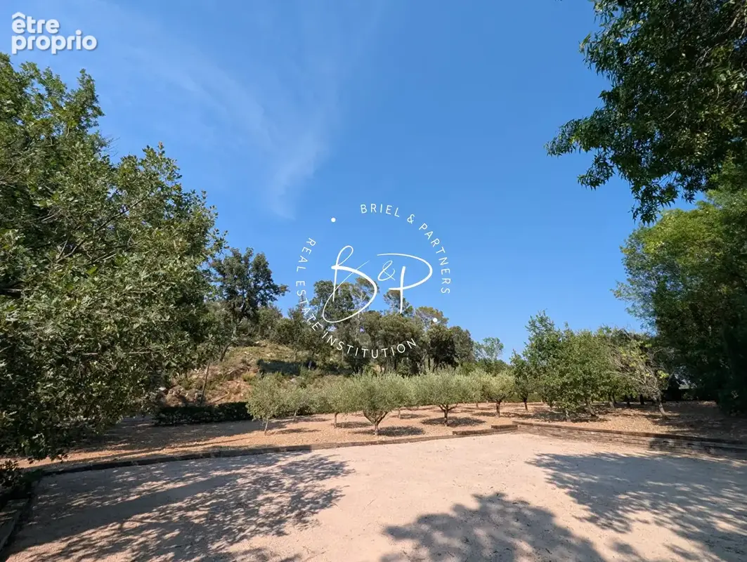 CARCES à VENDRE Bastide et bergerie en pierre au coeur d'un hameau provençal  4 chambres piscine garage sur  3300 m² de terrain  - photo 15