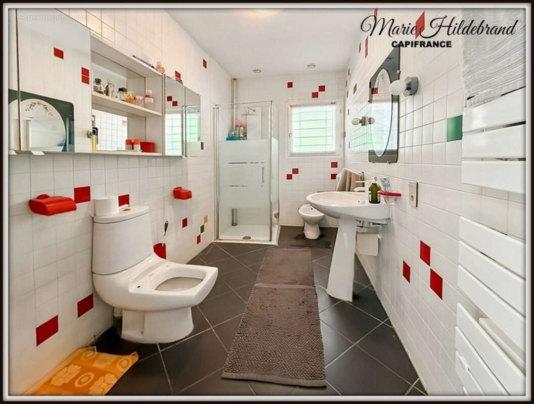 Maison d'architecte de caractère – 285 m² habitables – Vue dominante – Piscine – Grand garage - photo 18