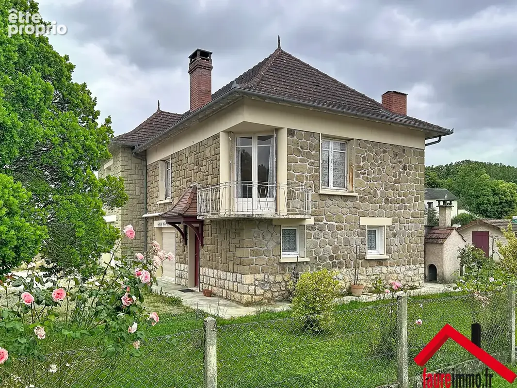 Maison à SAINT-PANTALEON-DE-LARCHE
