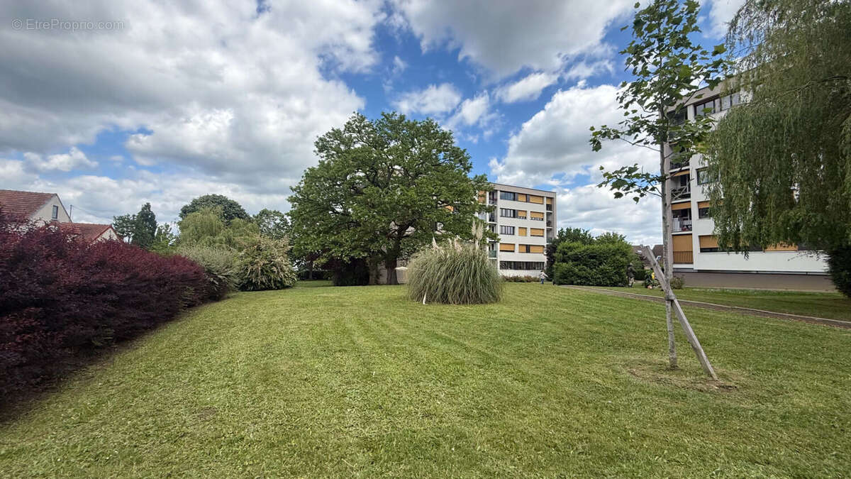 Appartement à LES CLAYES-SOUS-BOIS