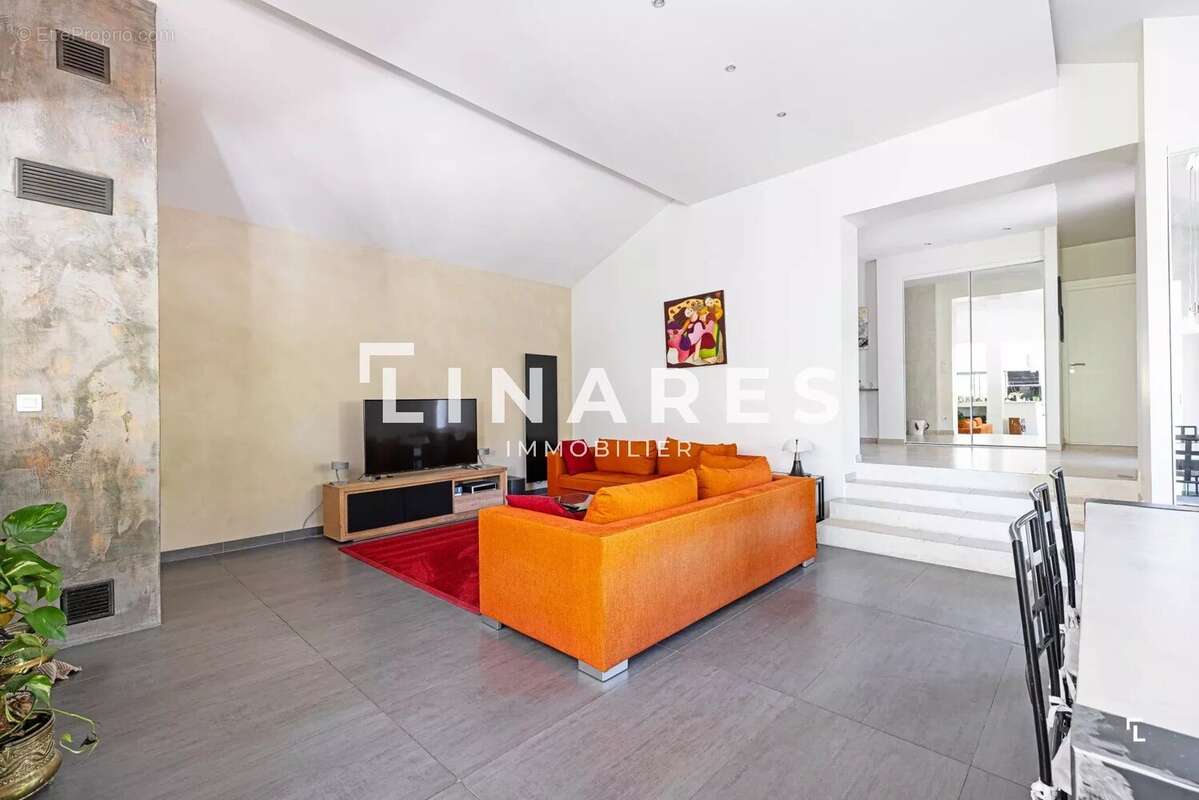 L'ALLAUDIENNE - Maison T5 de 151m2 - Terrain de 3300m2 - Piscine - Garage - ALLAUCH - photo 12