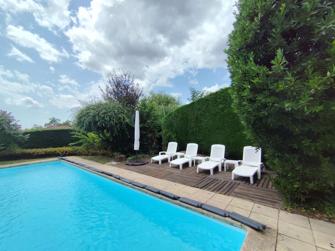 Maison à SAINT-GENIS-LES-OLLIERES