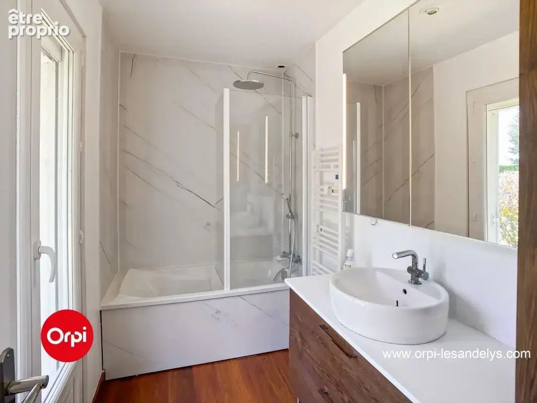 Maison À Vendre - Beau séjour lumineux - 4 chambres - photo 7