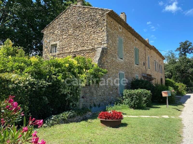 Dpt Gard (30), Domaine viticole de 16 hectares avec Chai et ancienne ferme indépendante - photo 2