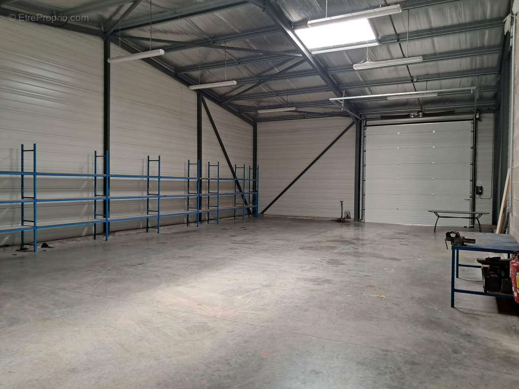 Commerce à ESCOURCE