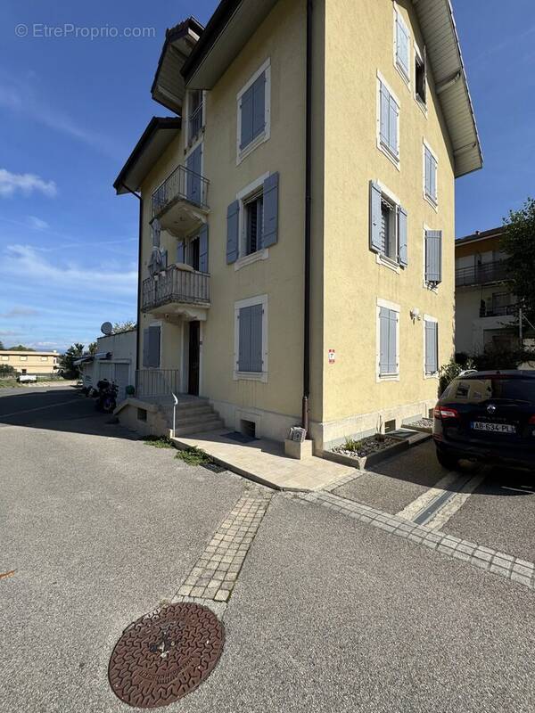 Appartement à COLLONGES-SOUS-SALEVE