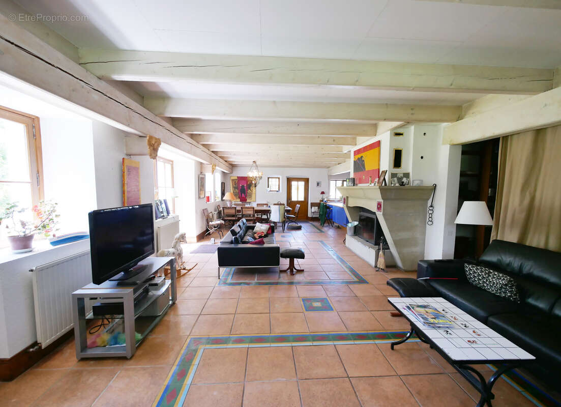 Maison à EVIRES