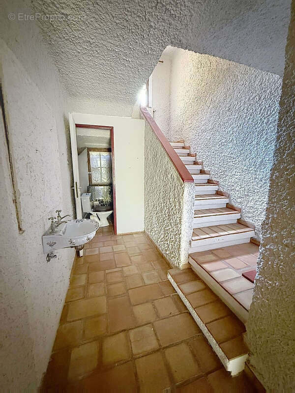 KANFEN - Demeure en pierre de taille de 266,73 m2 habitables Terrain de 1 834 m2  Dépendances   430000,- € - photo 8