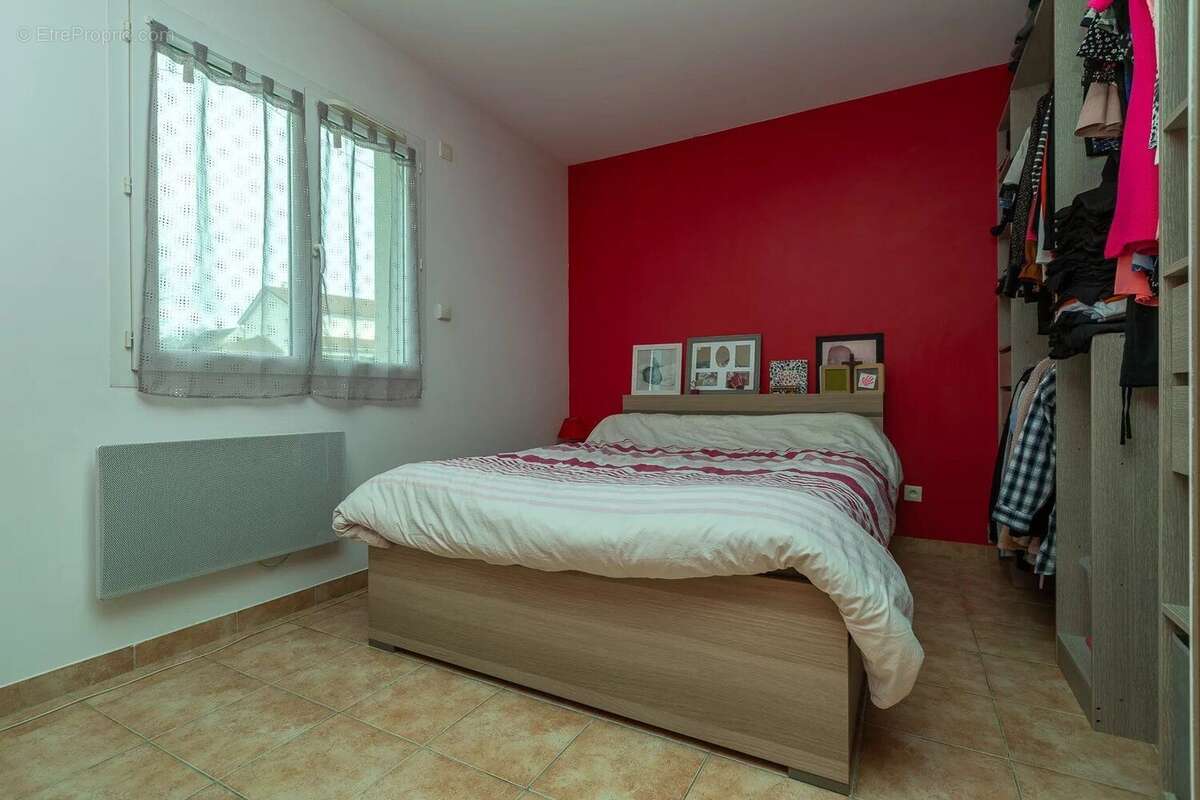 Maison à CHARETTE