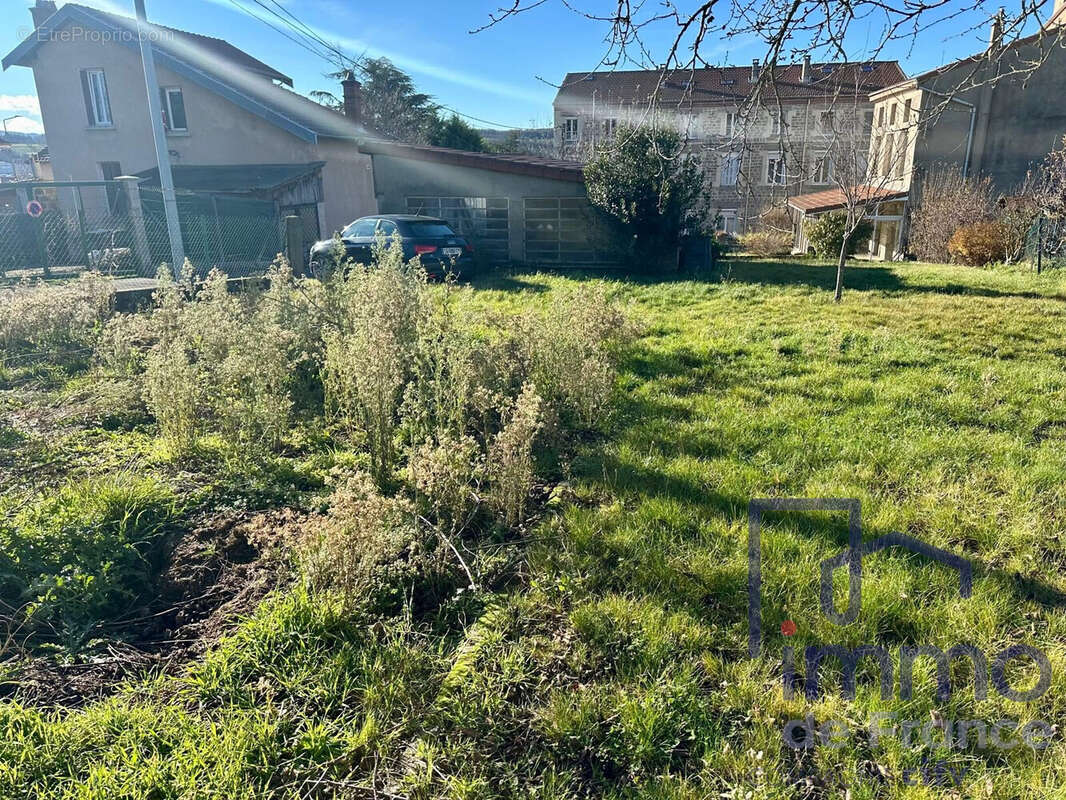 Terrain à SAINT-GENEST-LERPT