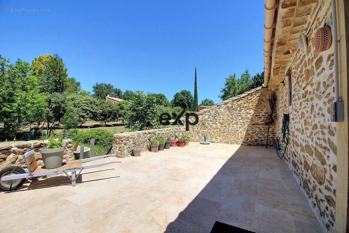 Maison à SUZE-LA-ROUSSE