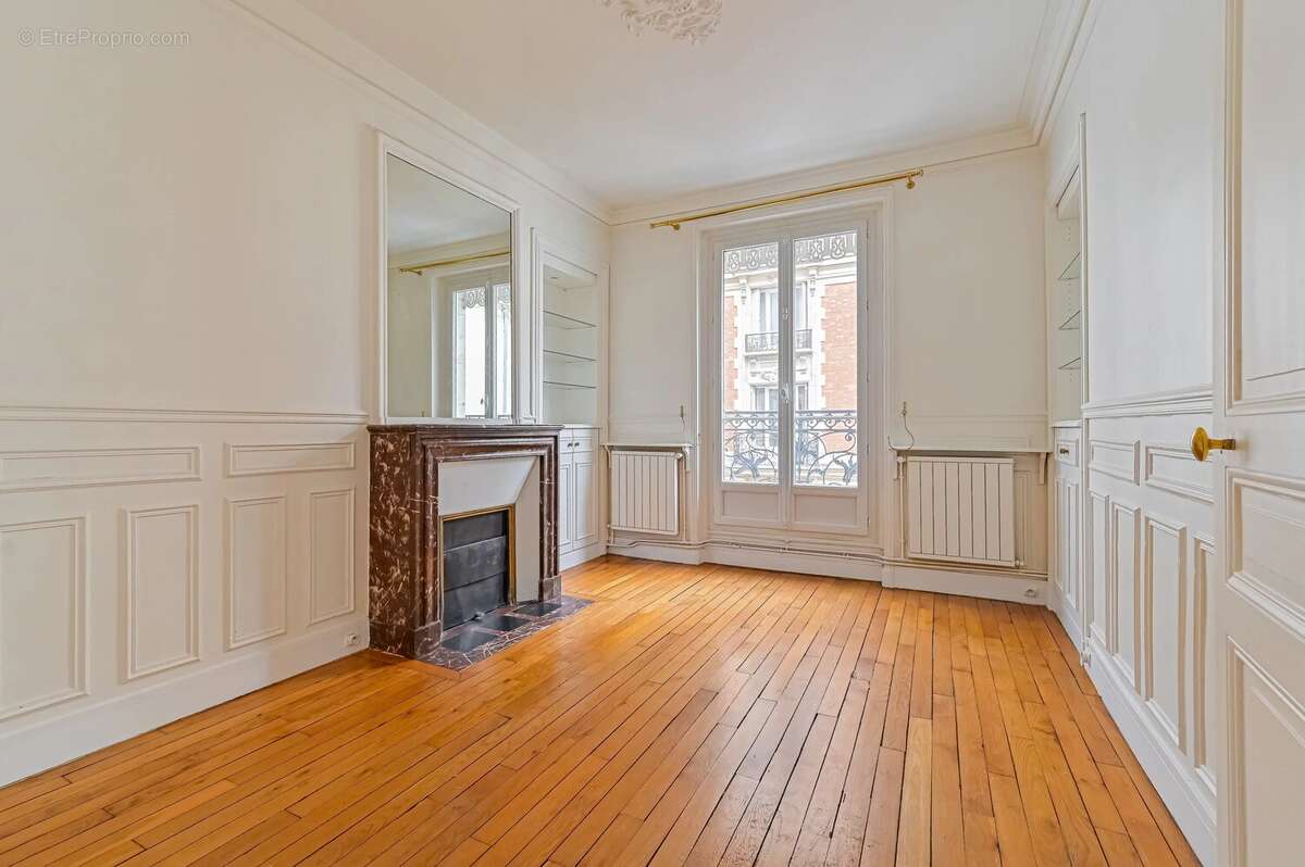 Appartement à PARIS-16E