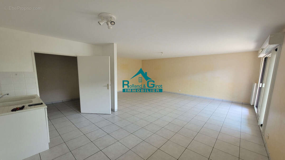 Exclusivité à ST AUBIN D AUBIGNE : Superbe appartement 3 pièces à vendre ! - photo 5