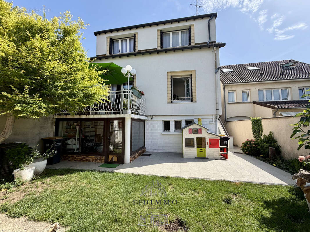 4372 - Maison en plein centre-ville d'Ormesson - photo 14