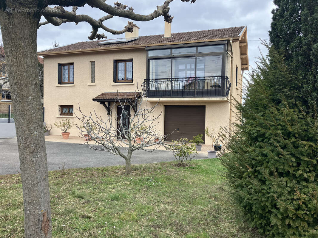 Maison à VAUGNERAY