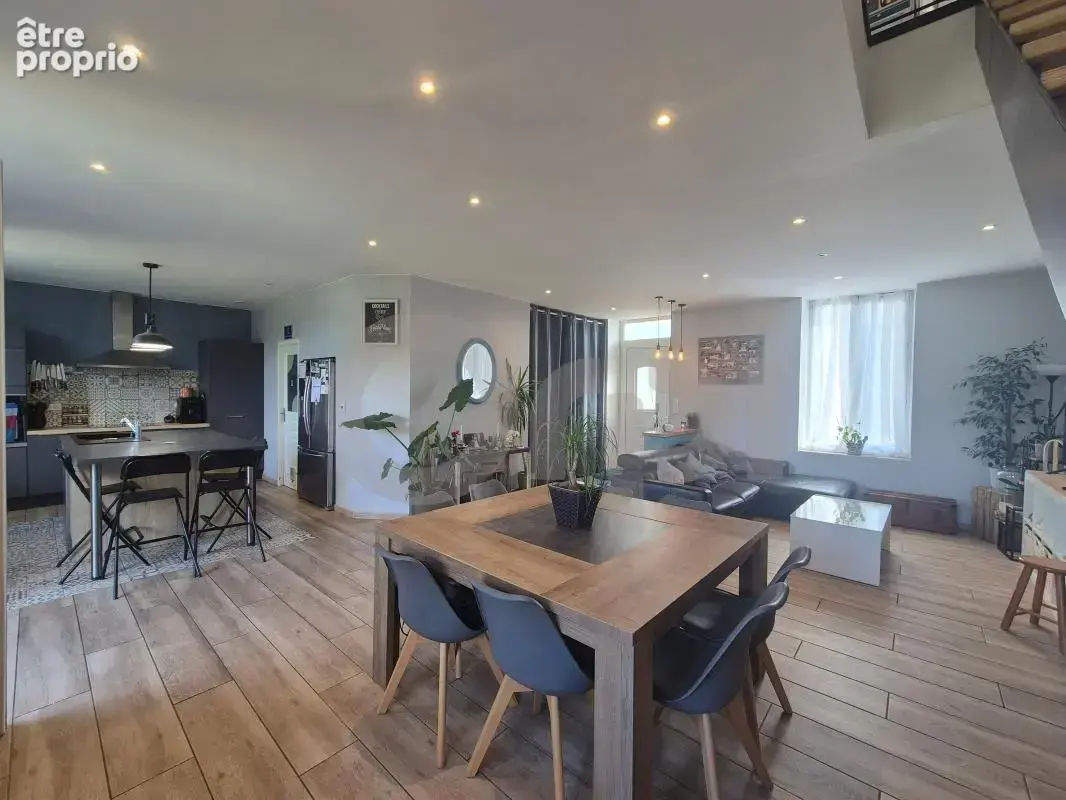 Montignac-Lascaux : maison rénovée avec grand sous-sol et terrasse - photo 3