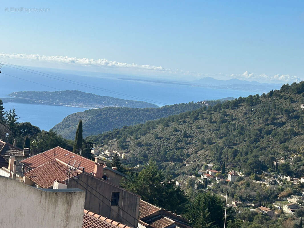 Appartement à LA TURBIE