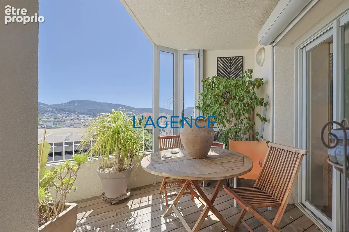 Appartement T4 de 134 m2 avec terrasse de 53m2 en dernier étage avec ascenseur au centre ville de Hyères - photo 15