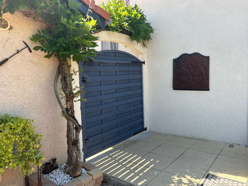 Maison à SAINT-PAUL-DE-VARAX
