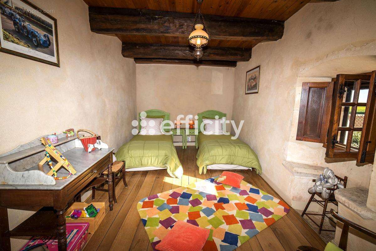 Maison à SAINT-PIERRE-D'EXIDEUIL