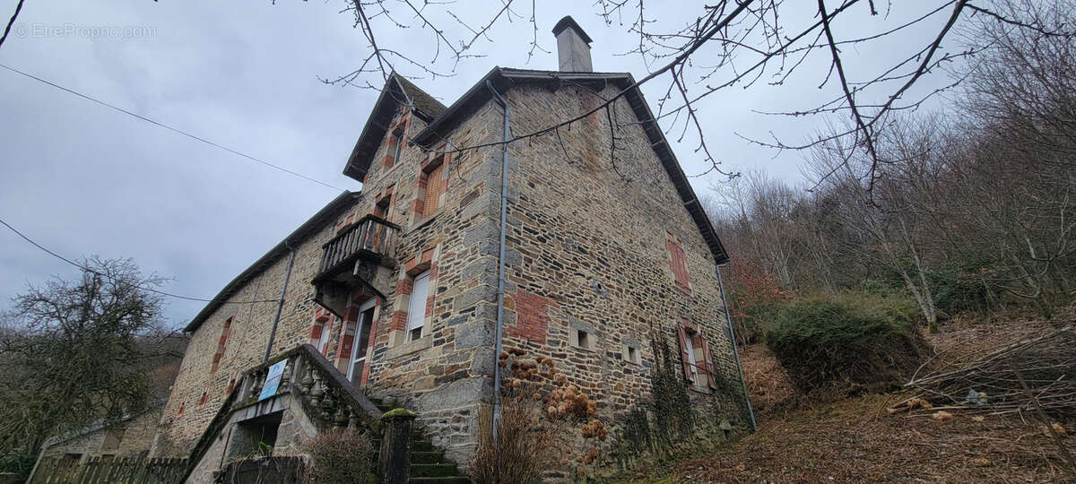 Maison à ALBUSSAC