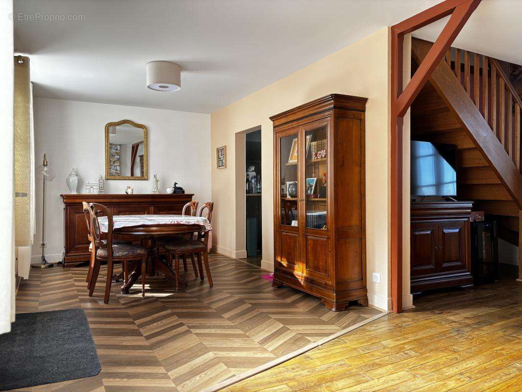 Maison à NEUVIC-ENTIER