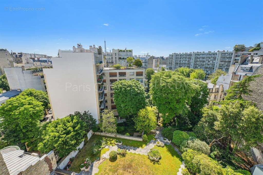Appartement à PARIS-16E