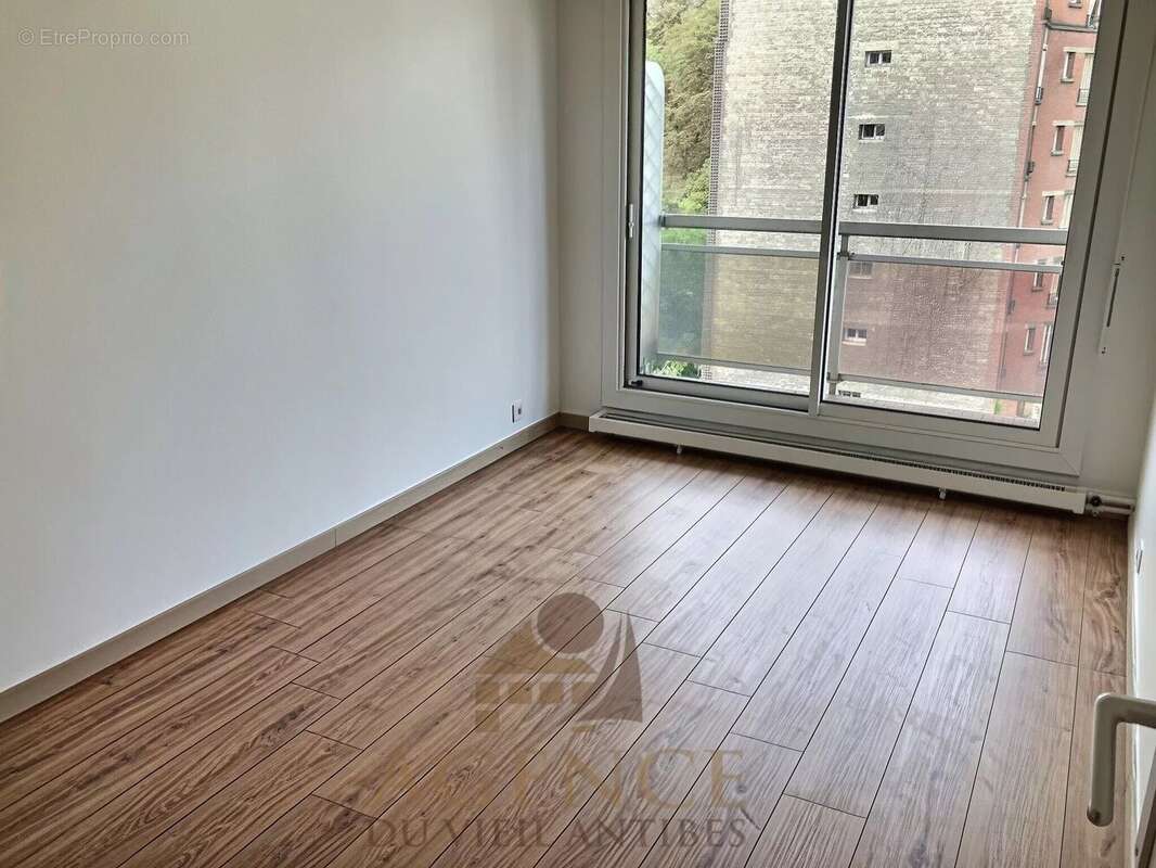 PARIS 14ème – À deux pas du Parc Montsouris – 3 pièces de 79 m² avec garage, cave et balcons - photo 5