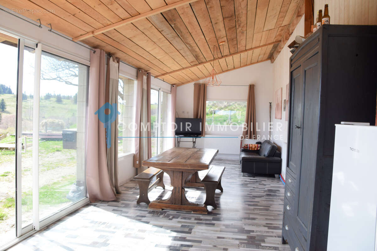 Maison à LE LAC-D'ISSARLES