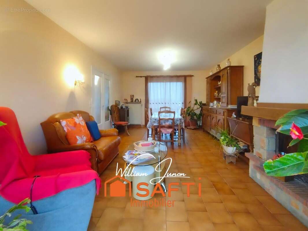 Photo 4 - Maison à SAINT-JUST-MALMONT