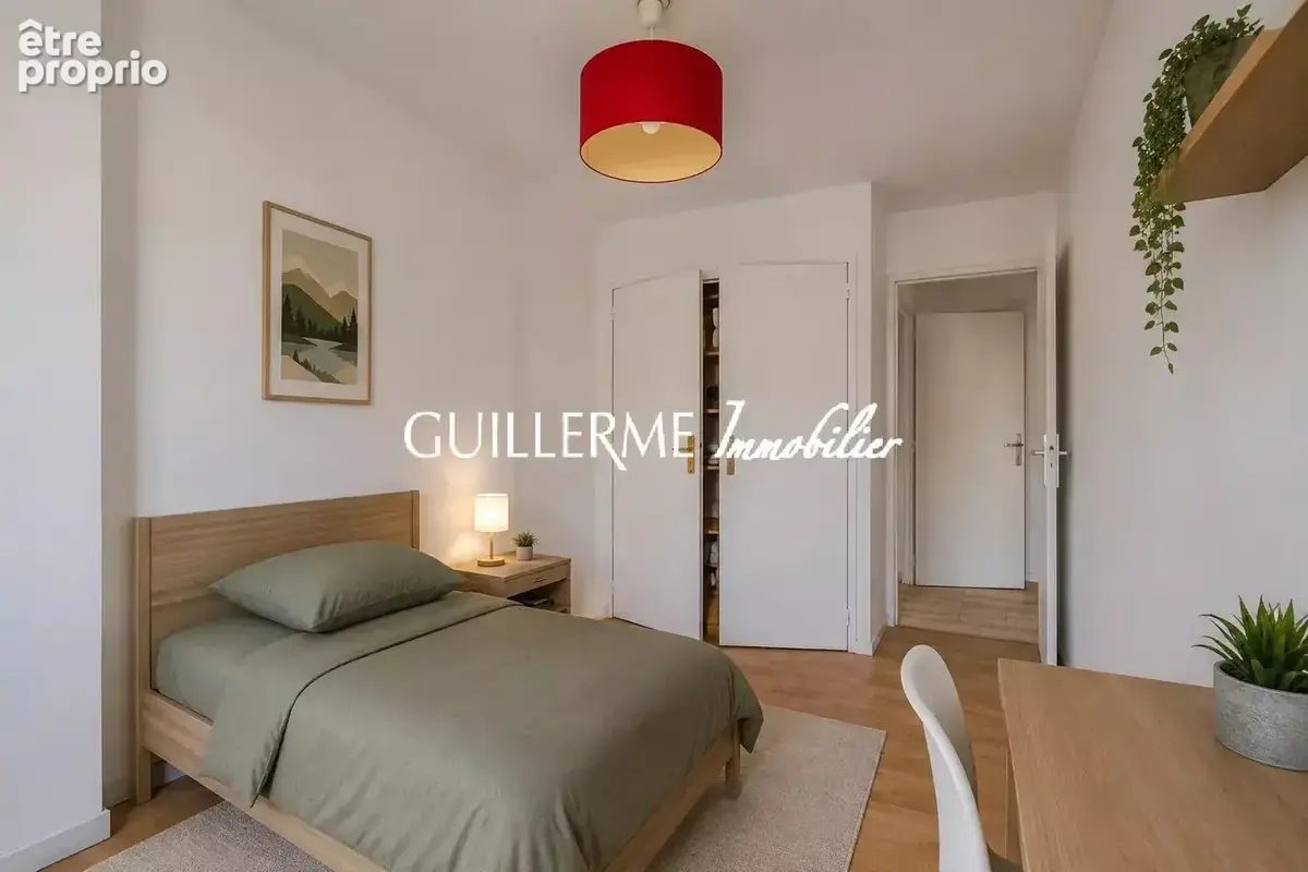 Appartement T3 à Gare de Vaise avec balcon, cave & parking - photo 7