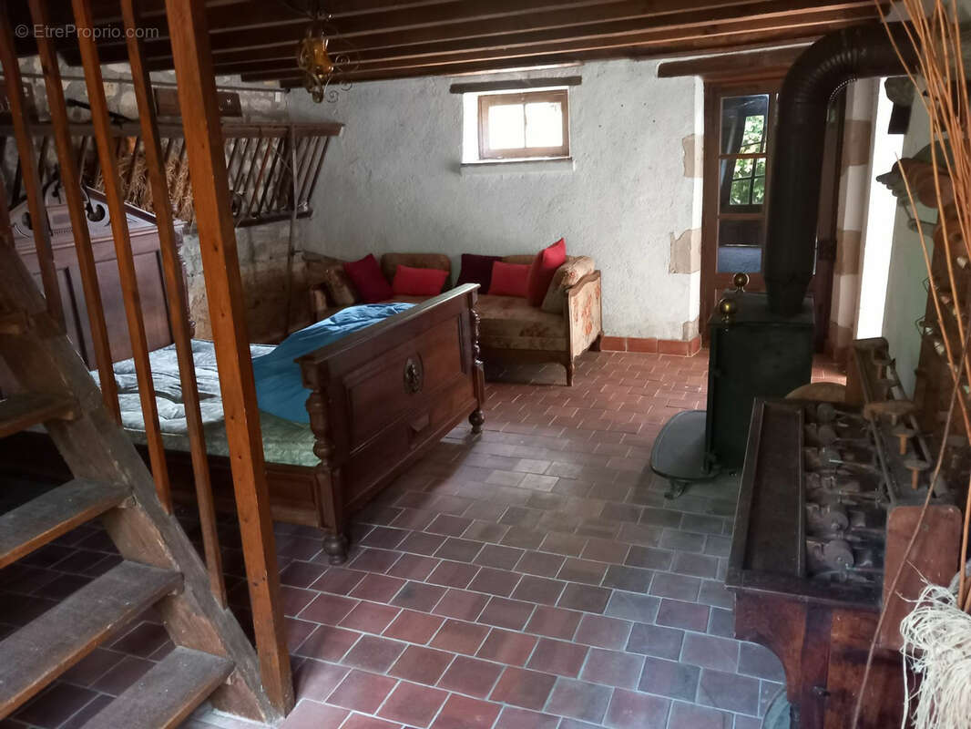 Maison à POUZY-MESANGY