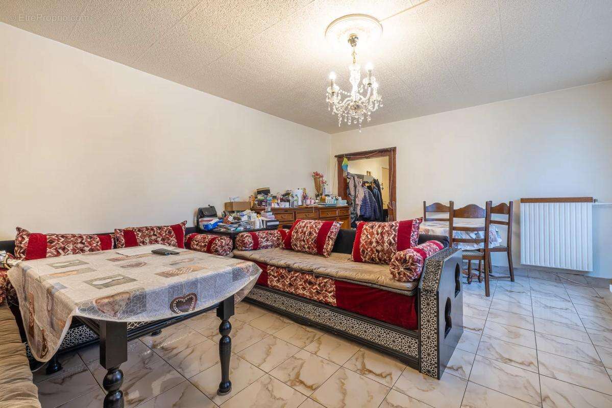 Appartement à SAVIGNY-LE-TEMPLE