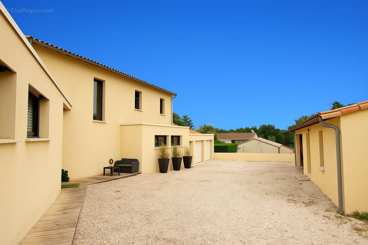 Maison à VOUILLE