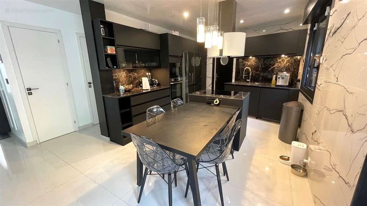 Maison à LA QUEUE-EN-BRIE