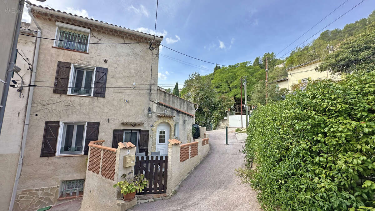 Maison à SOLLIES-TOUCAS