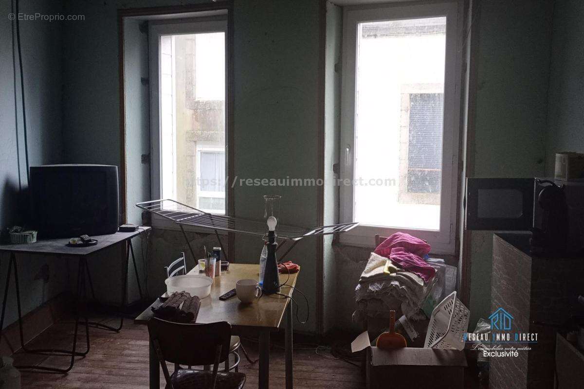 Commerce à CHATEAUNEUF-DU-FAOU