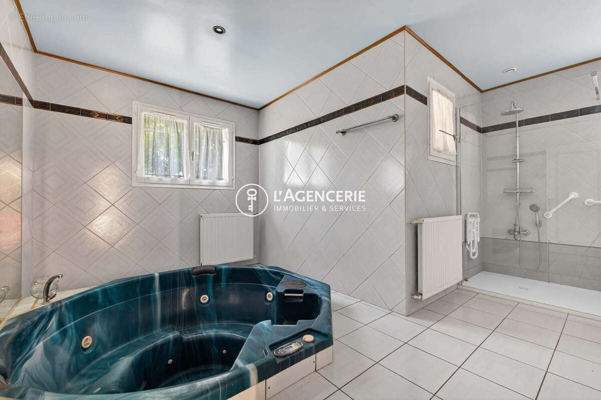 Maison à LESCURE-D'ALBIGEOIS