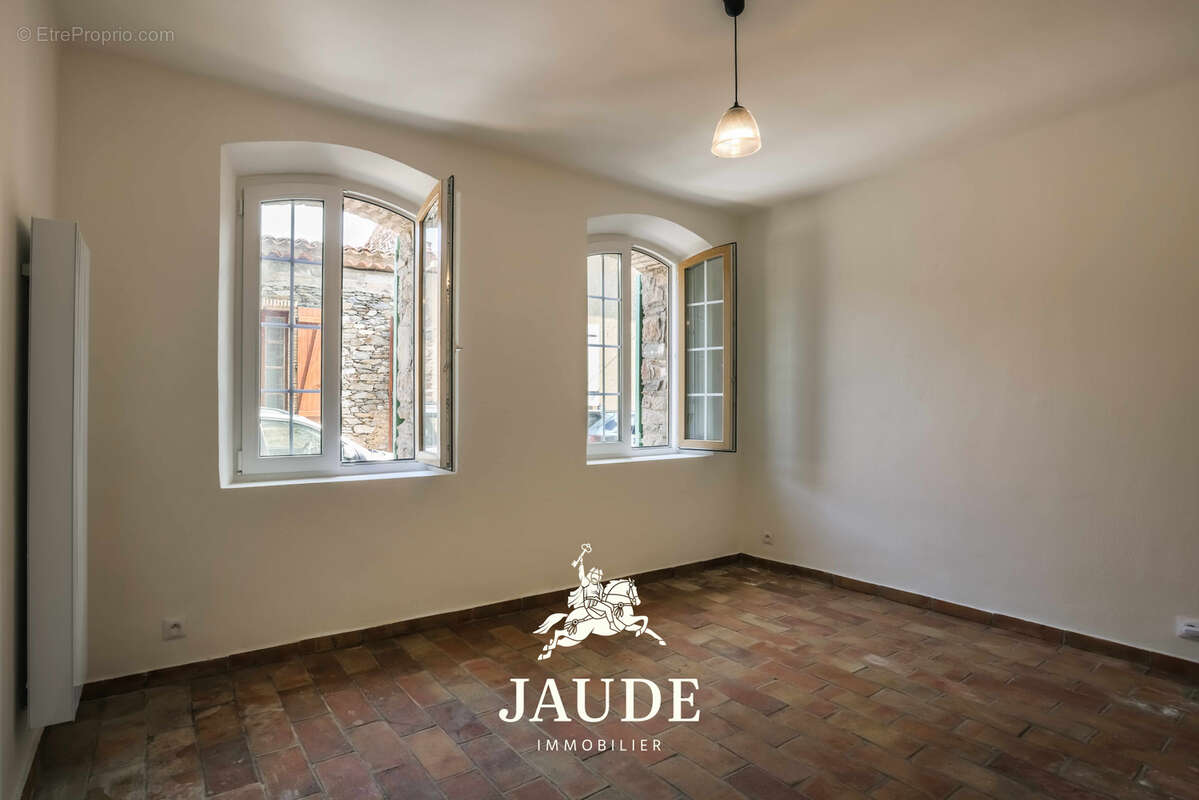 Maison à LA GARDE-FREINET