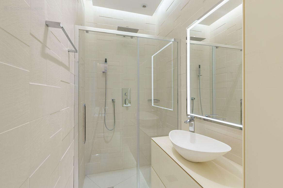 Appartement à LEVALLOIS-PERRET
