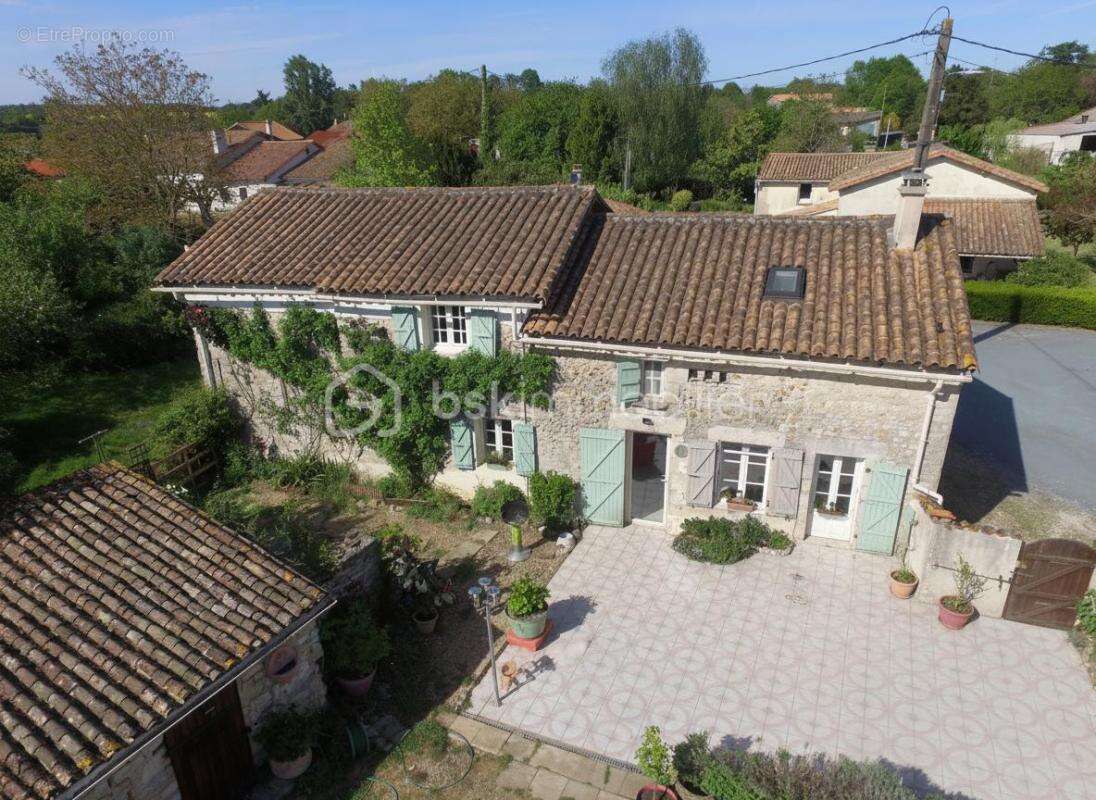 Maison à PAMPROUX