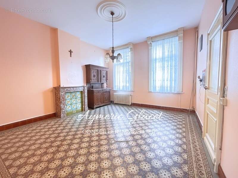  Noyelles-sur-Selle — Grande maison familiale de 234 m², dépendances et cour pavée. Une maison de caractère, désormais à 276 000 - photo 5